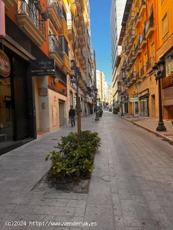 TRASPASO DE LOCAL COMERCIAL EN EXCELENTE UBICACIÓN EN EL CENTRO - ALICANTE