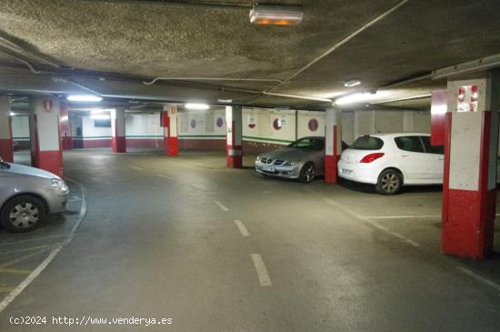  PLAZA DE PARKING PARA COCHE MEDIANO (con vigilante 24h). - BARCELONA 