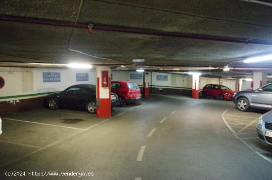 PLAZA DE PARKING PARA COCHE MEDIANO (con vigilante 24h). - BARCELONA