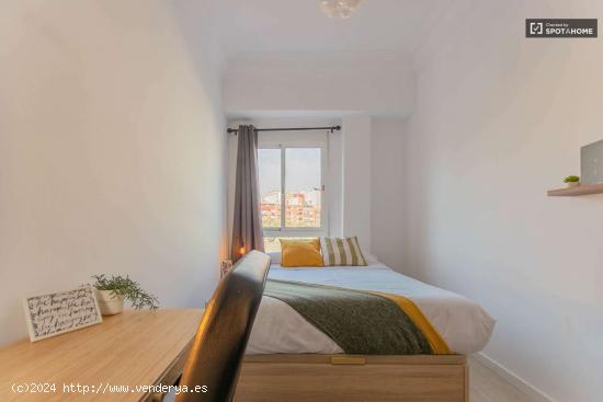 ¡Habitaciones en alquiler en un Piso de 5 Habitaciones en Valencia! - VALENCIA