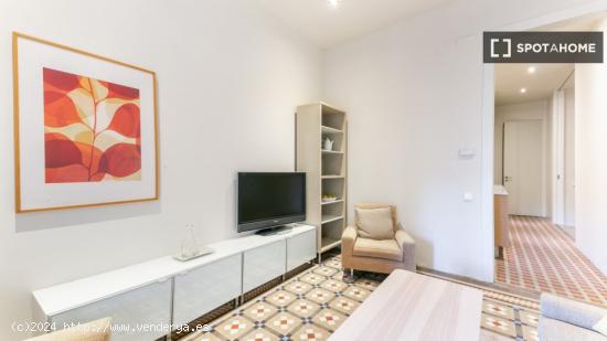 Fabuloso apartamento amueblado a un paso de la estación de Rocafort - BARCELONA