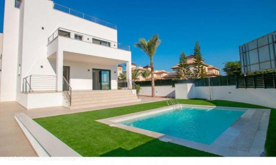 MARAVILLOSA VILLA JUNTO A LA PLAYA GUADAMAR EL PINET, COSTA BLANCA! - ALICANTE