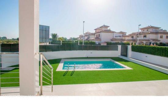 MARAVILLOSA VILLA JUNTO A LA PLAYA GUADAMAR EL PINET, COSTA BLANCA! - ALICANTE