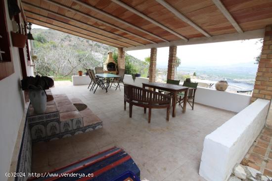 Casa con Terreno Rústico - MALAGA