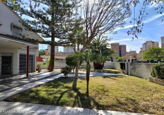 Exclusivo chalet - ALICANTE