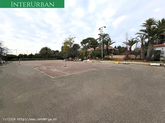 Magnifico chalet c/ pista de tenis y piscina en Olocau - VALENCIA