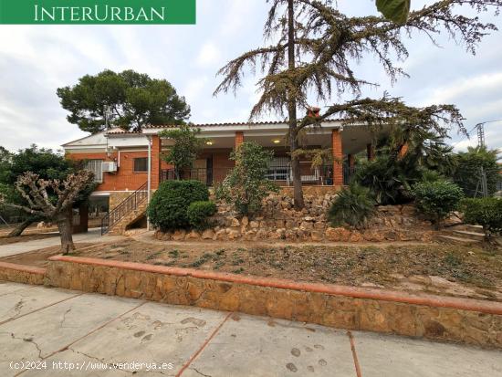 Magnifico chalet c/ pista de tenis y piscina en Olocau - VALENCIA