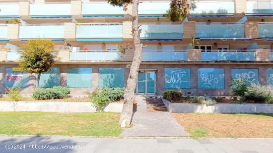  OPORTUNIDAD Local Comercial con amplia fachada y terraza en Avda. Papa Luna de Benicarló. - CASTELL 