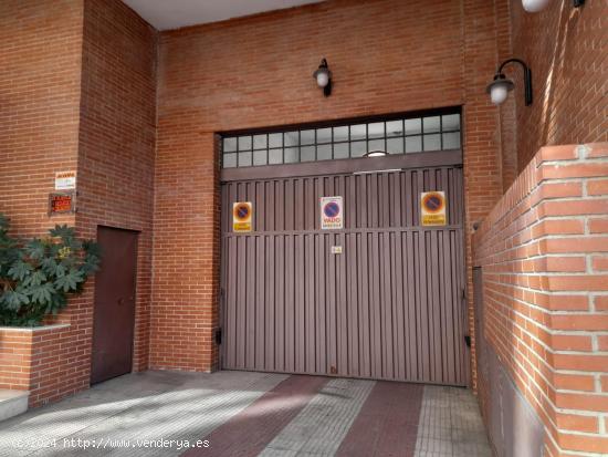 Plaza de Garaje para coche mediano - MADRID