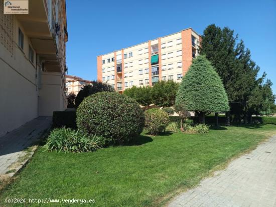 Piso amplio en zona residencial - SEGOVIA