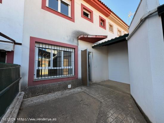 CASABANCO VENDE VIVIENDA ADOSADA EN LOS SANTOS DE MAIMONA - BADAJOZ