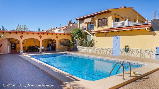 Gran chalet con fantásticas vistas a la venta en La Nucía - ALICANTE