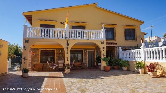 Gran chalet con fantásticas vistas a la venta en La Nucía - ALICANTE