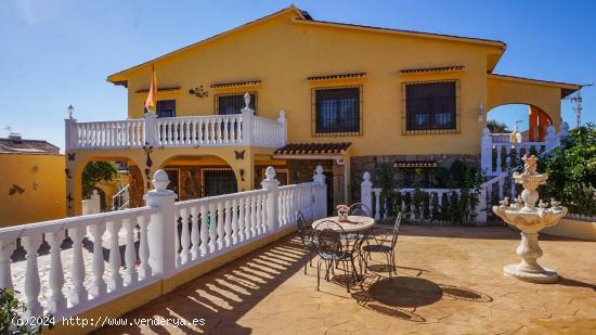 Gran chalet con fantásticas vistas a la venta en La Nucía - ALICANTE