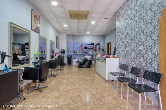 ¡Oportunidad de inversión! Local de Peluquería Totalmente Equipado en Venta - ALICANTE