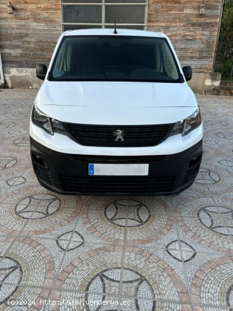 Peugeot Partner Pro Standard 600kg BlueHDi 73kW de 2021 con 46.749 Km por 14.950 EUR. en Toledo