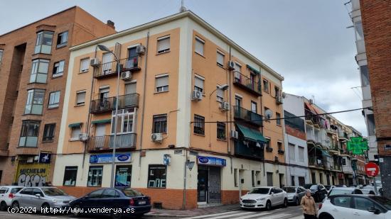  Vivienda situada junto al metro Oporto, 3ª planta con 3 dormitorios - MADRID 