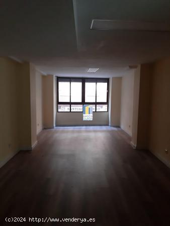 OFICINA EN VENTA CON VISTAS A LA CALLE EN AVENIDA TRES CRUCES, PLENO CENTRO DE ZAMORA - ZAMORA