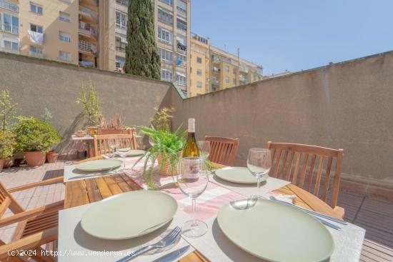 ¡Descubre esta espectacular vivienda con gran terraza de 67m2 situada en el apreciado Passeig de Sa