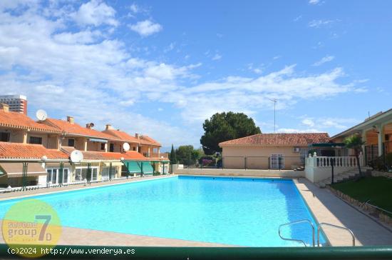 SE VENDE BUNGALOW REFORMADO CON PARKING Y PISCINA COMUNITARIA EN BENIDORM RINCON DE LOIX - ALICANTE