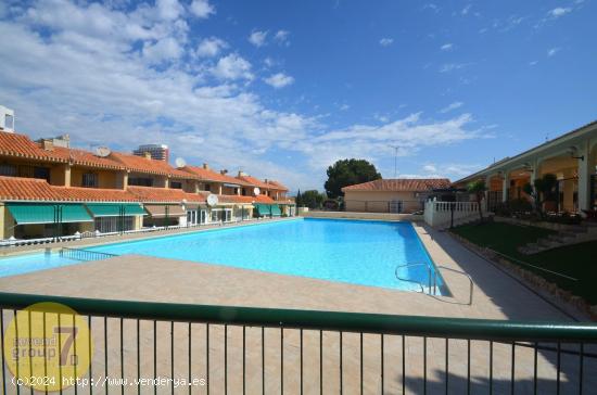 SE VENDE BUNGALOW REFORMADO CON PARKING Y PISCINA COMUNITARIA EN BENIDORM RINCON DE LOIX - ALICANTE