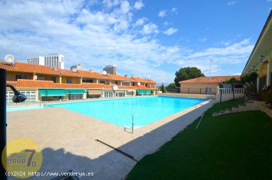 SE VENDE BUNGALOW REFORMADO CON PARKING Y PISCINA COMUNITARIA EN BENIDORM RINCON DE LOIX - ALICANTE