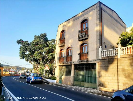 ESTUPENDA CASA PAREADA EN CASCO SANTA BRÍGIDA - LAS PALMAS