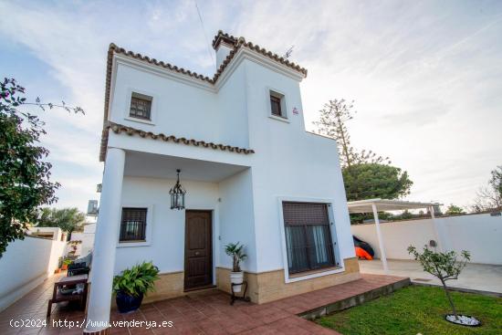 Chalet de 4 dormitorios en la zona de Carboneros - CADIZ