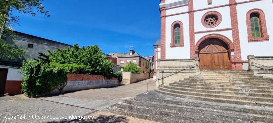 CASA CON TERRENO EN TORAL DE LOS VADOS - LEON