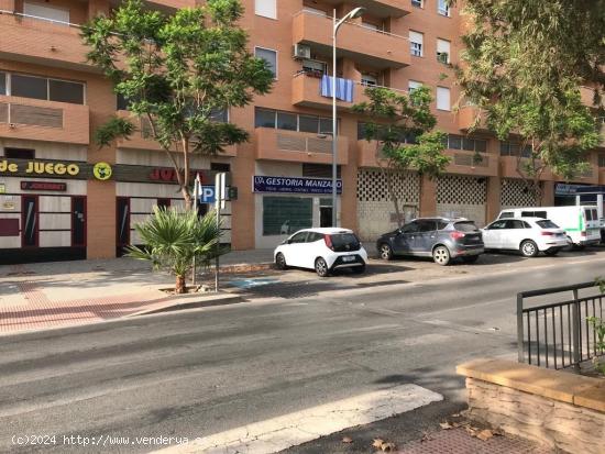 LOCAL DE 100M² EN ALQUILER A PIE DE BULEVAR EN LA GANGOSA - ALMERIA