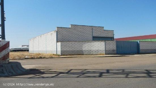 NAVE INDUSTRIAL EN VENTA EN LOBÓN - BADAJOZ