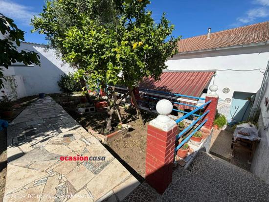 CASA CON COCHERA Y TEJADO NUEVO A LA VENTA - CORDOBA