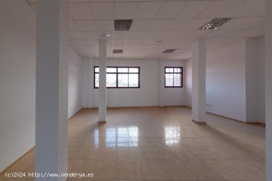 Oportunidad única: Local de 154 m2 en Avenida Santa Cruz, San Isidro de Abona. - SANTA CRUZ DE TENE