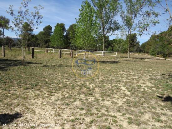 OPORTUNIDAD CASA DE CAMPO CON LICENCIA TURÍSTICA EN LA SIERRA MARIOLA DE BOCAIRENT (VALENCIA) - VAL