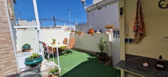 CHALET EN URB. LAGO JARDIN II TORREVIEJA - ALICANTE