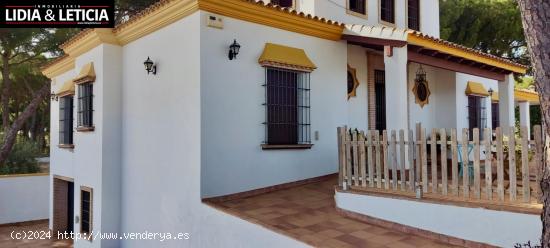 SEÑORIAL CHALET EN PINARES DE OROMANA - SEVILLA