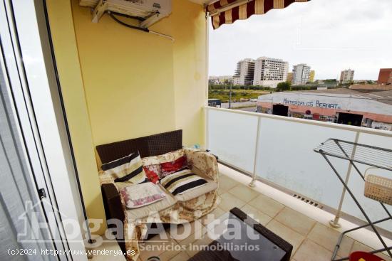 SEMINUEVO CON TERRAZA Y PISCINA CERCA DE LA PLAYA - CASTELLON