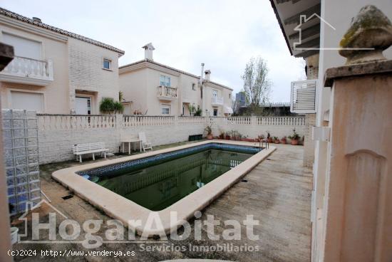 PRECIOSO CHALET CON PISCINA, GARAJE Y TERRAZA CERCA DE LA PLAYA - VALENCIA