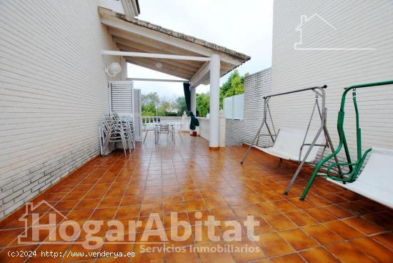 PRECIOSO CHALET CON PISCINA, GARAJE Y TERRAZA CERCA DE LA PLAYA - VALENCIA