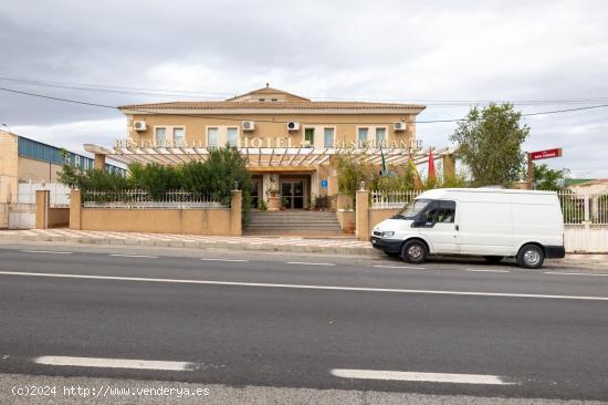 Hotel de 12 habitaciones y gran salón de fiestas en Moraleda de Zafayona - GRANADA