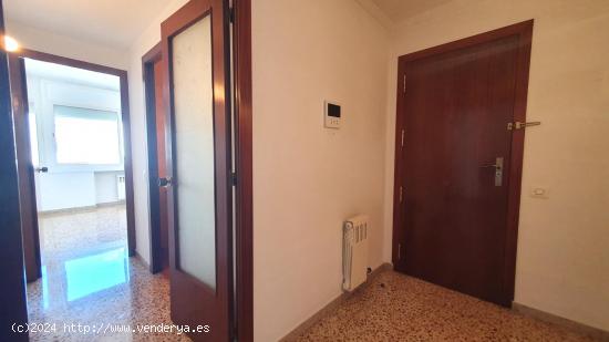 PISO DE 4 HABITACIONES Y BALCÓN EN LA CREU DE BARBERÀ - BARCELONA