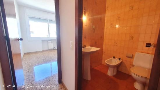 PISO DE 4 HABITACIONES Y BALCÓN EN LA CREU DE BARBERÀ - BARCELONA