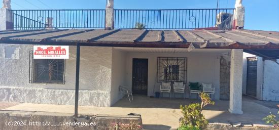  INTERESANTE CHALET EN SUELO URBANO IDEAL PARA REFORMARLO A TU GUSTO. - ALICANTE 