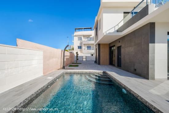 PAREADO DE OBRA NUEVA EN BENIJÓFAR CON PISCINA PRIVADA - ALICANTE