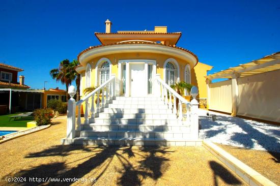 Chalet Exclusivo en Doña Pepa - ALICANTE