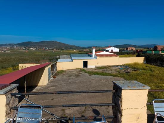 Dos casas de campo a 10 minutos de Cáceres - CACERES