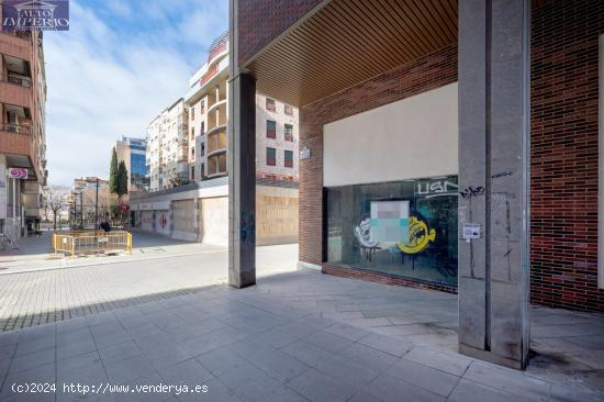 EN VENTA LOCAL COMERCIAL EN PLAZA SAN LAZARO, ZONA PLAZA DE TOROS EN GRANADA - GRANADA