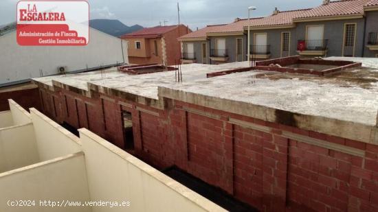 Lote de 5 adosados en construcción en Onil - ALICANTE