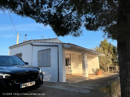 CHALET ENTRE AYORA Y COFRENTES, IMPRESIONANTES VISTAS - VALENCIA