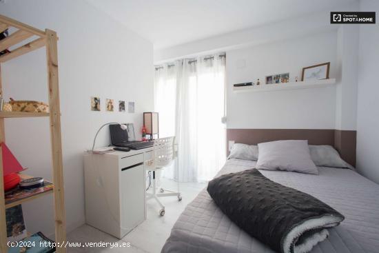 Acogedora habitación en un apartamento de 3 dormitorios en Camins al Grau, Valencia - VALENCIA